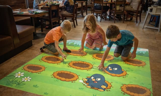Family-friendly restaurant using PLIX interactive floor